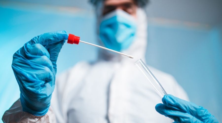 Clicca per accedere all'articolo SARS-COV-2 test molecolare e antigenico su saliva